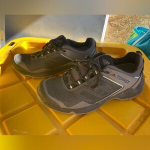Women’s adidas hiking shoes terrex size 5